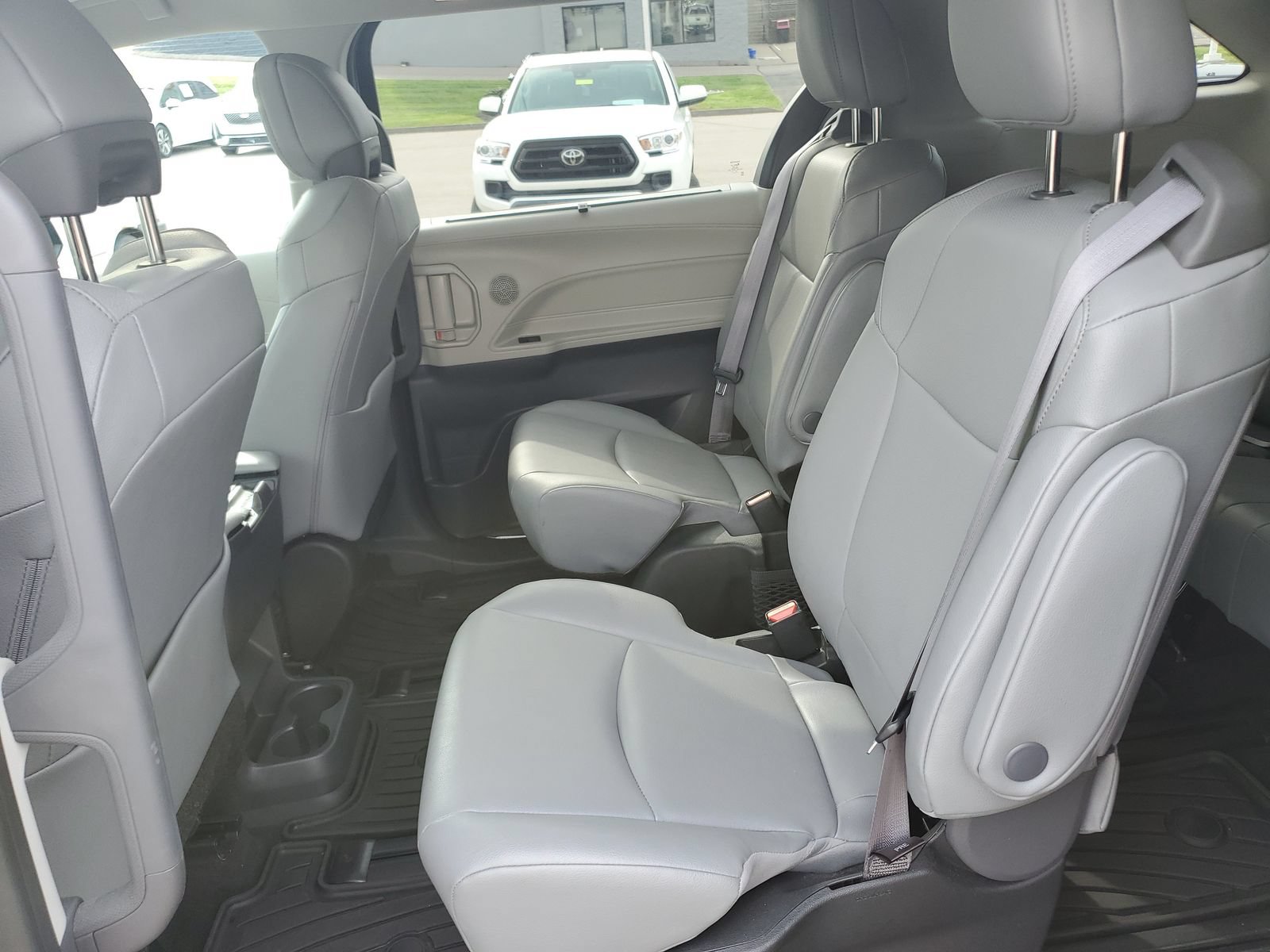 Certified 2024 Toyota Sienna XLE FWD image 13