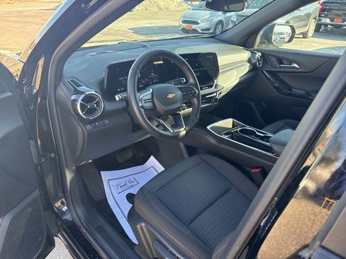 Used 2025 Chevrolet Equinox LT image 8