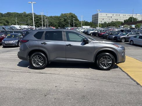 Used 2024 Nissan Rogue S FWD image 7