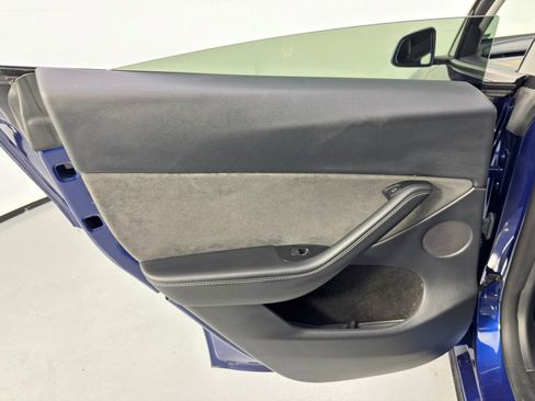 Used 2023 Tesla Model Y Long Range image 44