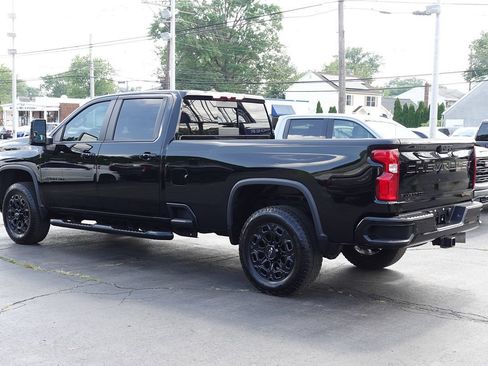 Used 2024 Chevrolet Silverado 2500 LT w/ Midnight Edition AWD/4WD image 2