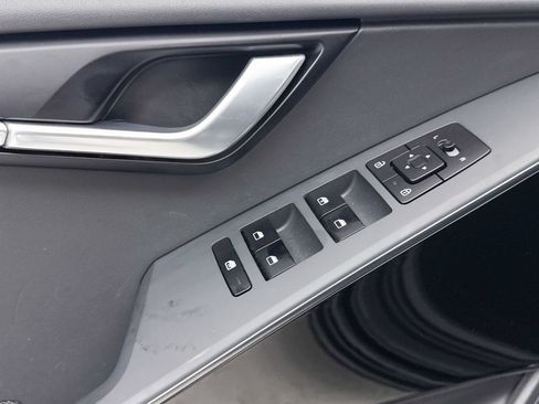 Certified 2025 Kia Niro EX FWD image 28