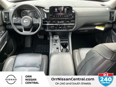 Used 2024 Nissan Pathfinder SL w/ Black Appearance Package image 15