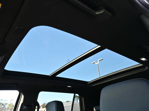 Used 2022 Chevrolet Tahoe Z71 w/ Luxury Package image 5