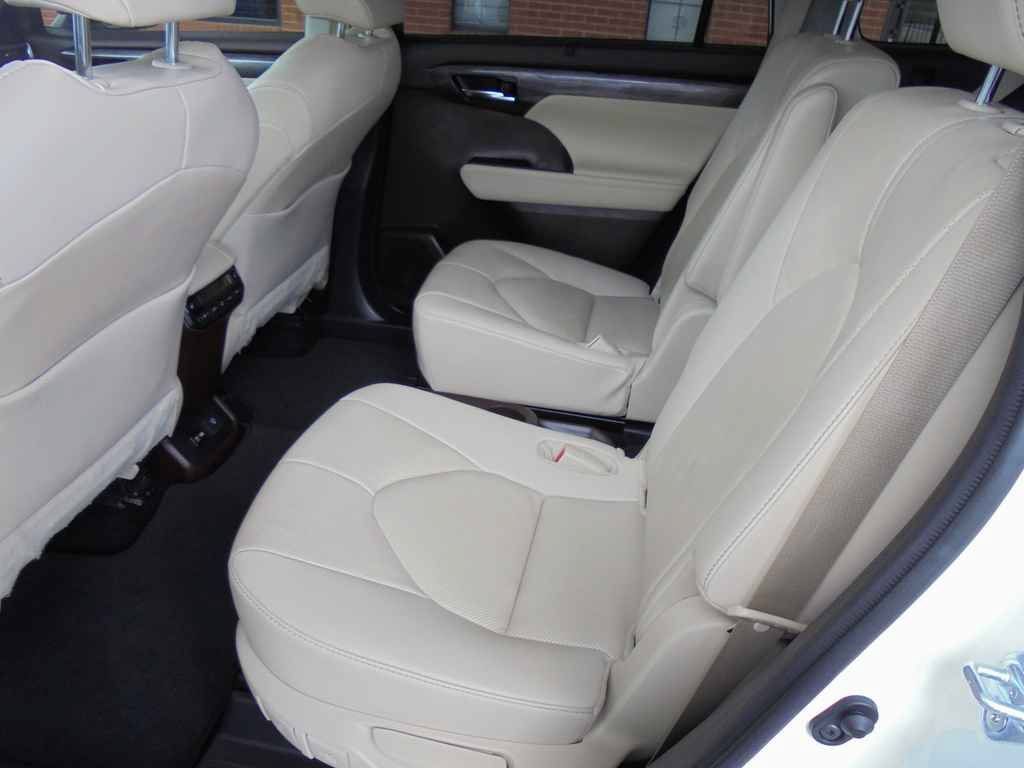 Used 2021 Toyota Highlander Platinum AWD/4WD image 9