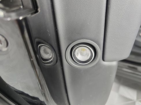 Used 2022 Rivian R1T Adventure image 30