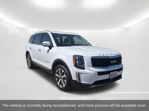 Used 2022 Kia Telluride EX w/ EX Premium Package FWD image 3