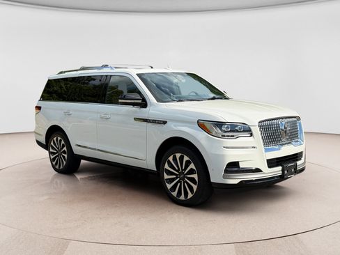 Used 2023 Lincoln Navigator Reserve AWD/4WD image 7