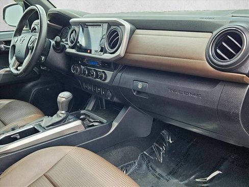 Used 2017 Toyota Tacoma Limited w/ Tow Package image 20
