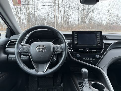 Used 2023 Toyota Camry SE w/ Cold Weather Package image 13