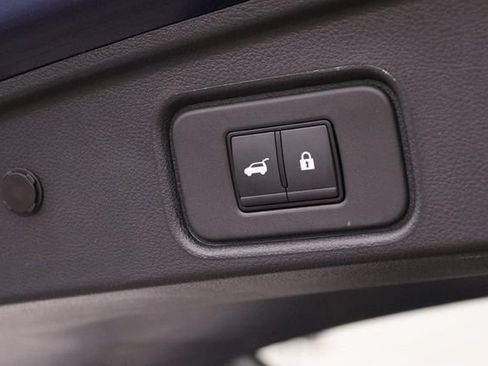 Certified 2025 Nissan Pathfinder SV FWD image 8