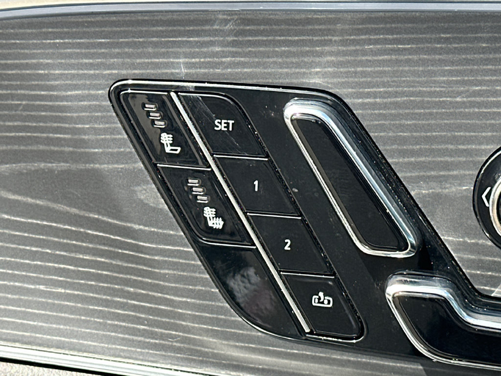 Used 2025 Cadillac Lyriq Luxury AWD/4WD image 32