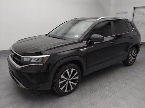 Used 2023 Volkswagen Taos SE FWD image 2