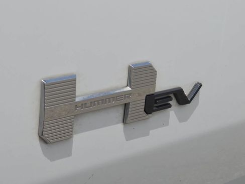Used 2024 GMC Hummer EV 2X w/ LPO, Illumination Package AWD/4WD image 12