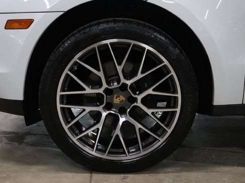 Used 2020 Porsche Macan image 37