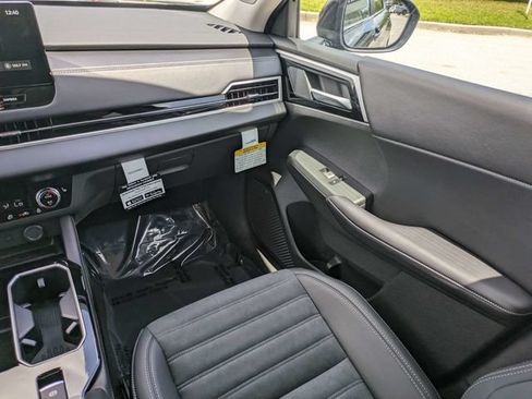New 2026 Mitsubishi Outlander SE FWD image 17