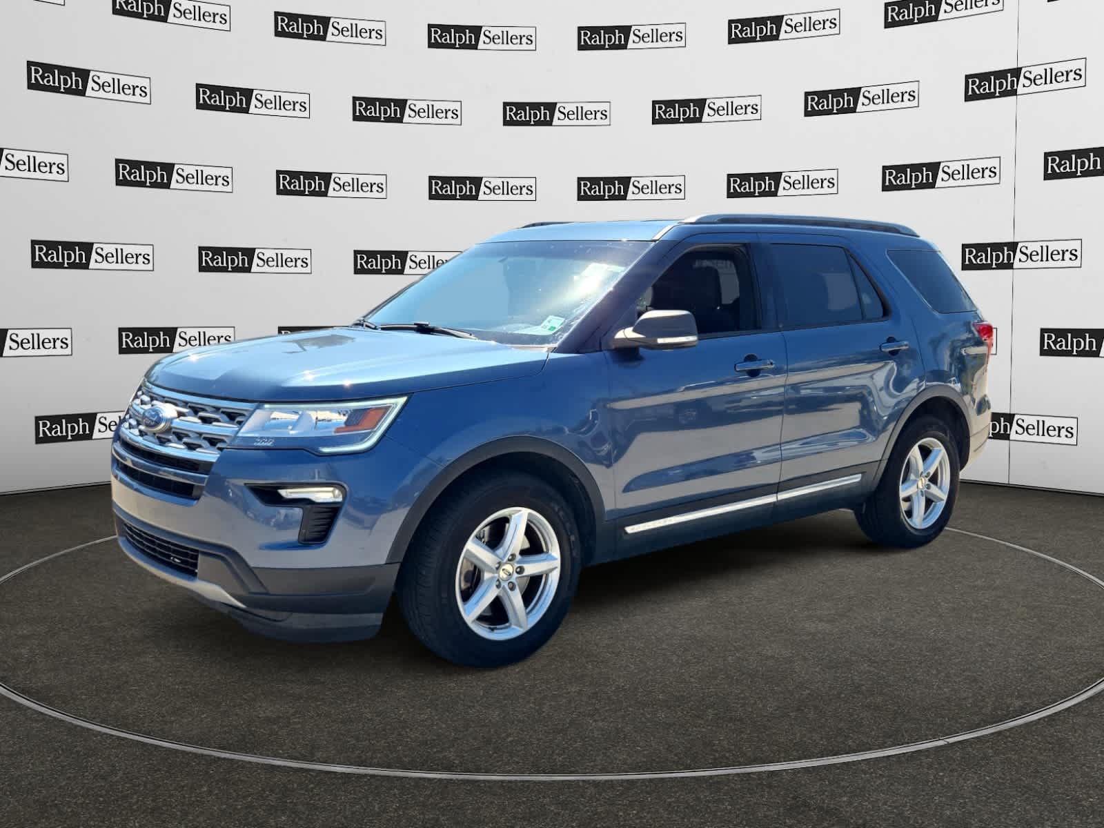 Used 2019 Ford Explorer XLT w/ Equipment Group 201A FWD image 2
