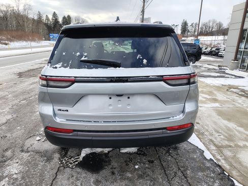 New 2026 Jeep Grand Cherokee Altitude image 8