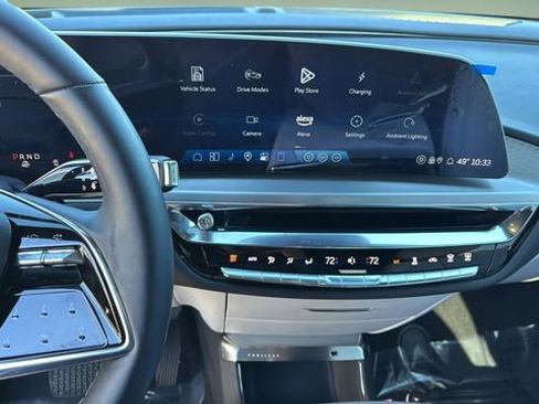 Used 2025 Cadillac Lyriq Sport image 10