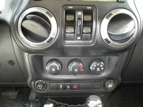 Used 2014 Jeep Wrangler Unlimited Sport w/ Quick Order Package 24S AWD/4WD image 22