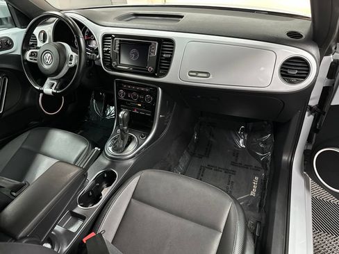Used 2019 Volkswagen Beetle 2.0T SE FWD image 16