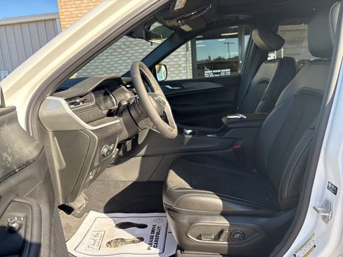 New 2025 Jeep Grand Cherokee Altitude image 3