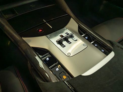 Used 2025 Ferrari Purosangue AWD/4WD image 19