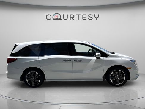 Certified 2024 Honda Odyssey Elite image 8