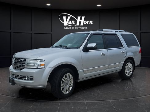 Used 2012 Lincoln Navigator 4WD image 3