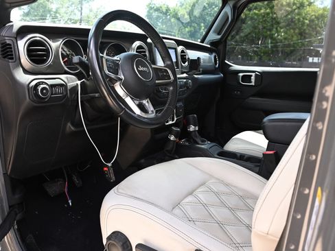 Used 2019 Jeep Wrangler Unlimited Sahara AWD/4WD image 18