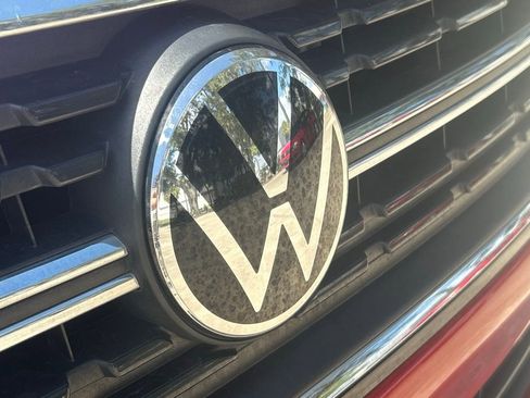 Used 2023 Volkswagen Jetta SE w/ Panoramic Sunroof Package image 30