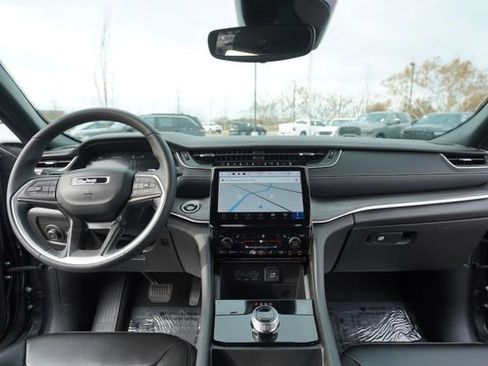 Used 2024 Jeep Grand Cherokee Limited image 25