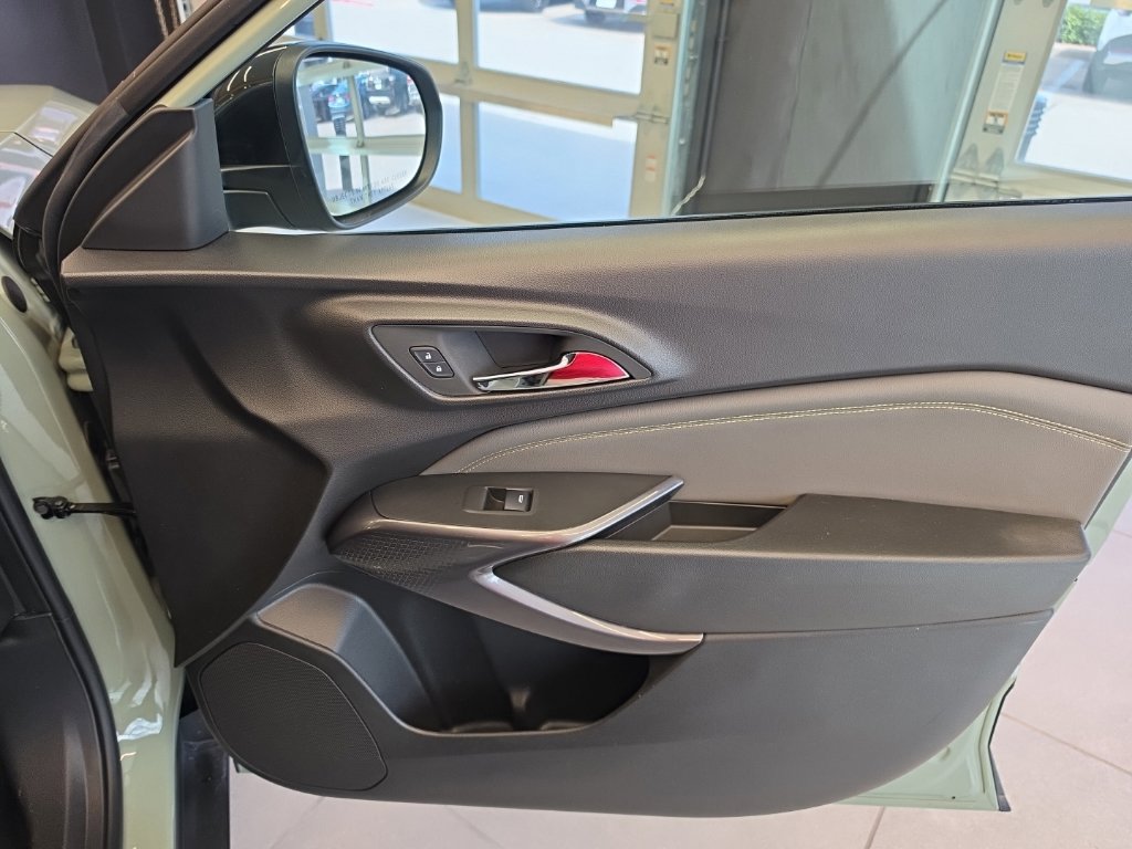 Used 2025 Chevrolet Trax ACTIV FWD image 49