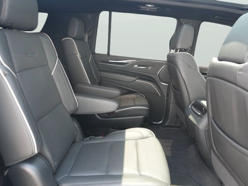 Used 2024 Cadillac Escalade ESV Sport w/ LPO, ONYX Package AWD/4WD image 32