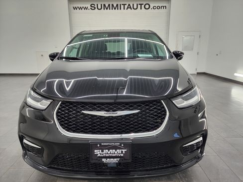 Used 2024 Chrysler Pacifica Touring-L image 21