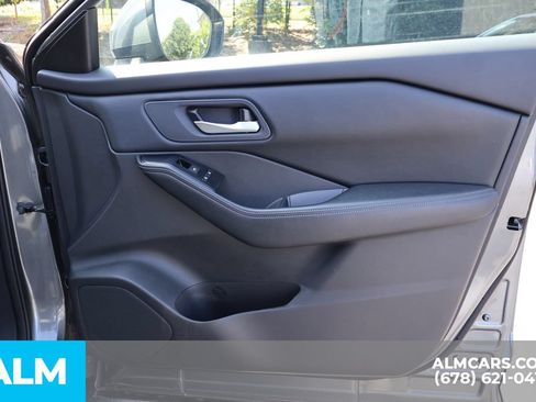 Used 2024 Nissan Rogue SV FWD image 30