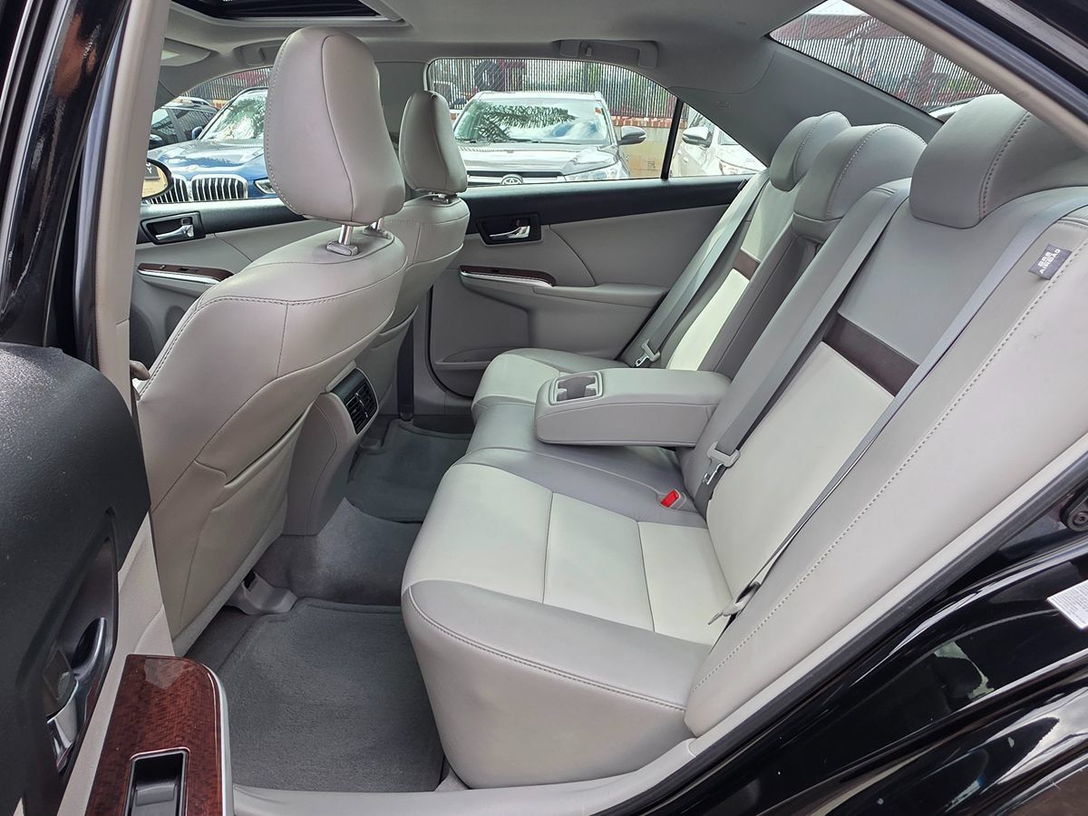 Used 2012 Toyota Camry XLE w/ Leather Pkg FWD image 26