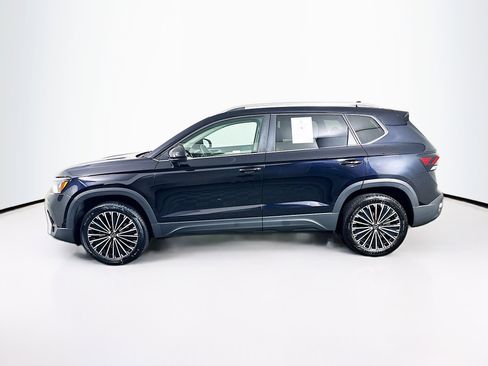 Used 2025 Volkswagen Taos SE image 4