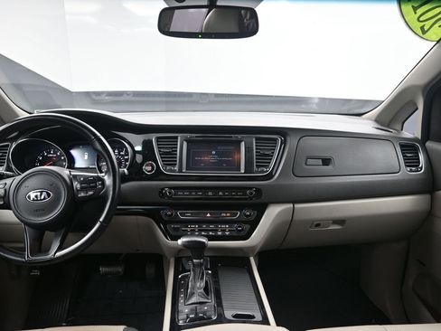 Used 2017 Kia Sedona SX image 30
