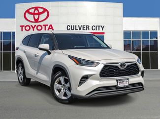 Used 2021 Toyota Highlander L FWD video 1
