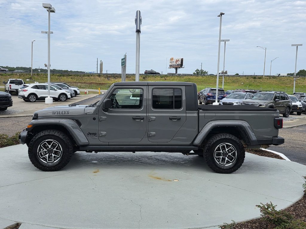Used 2021 Jeep Gladiator Sport AWD/4WD image 6