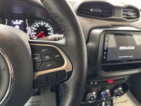 Used 2016 Jeep Renegade Latitude w/ Cold Weather Group image 30