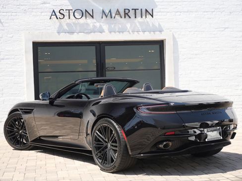 Used 2025 Aston Martin DB12 Convertible RWD image 2