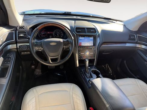 Used 2017 Ford Explorer Platinum image 15