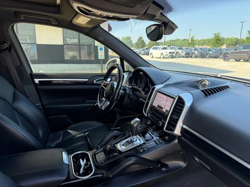 Used 2018 Porsche Cayenne Platinum Edition AWD/4WD image 28