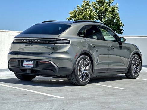 Used 2025 Porsche Macan 4S Electric AWD/4WD image 8