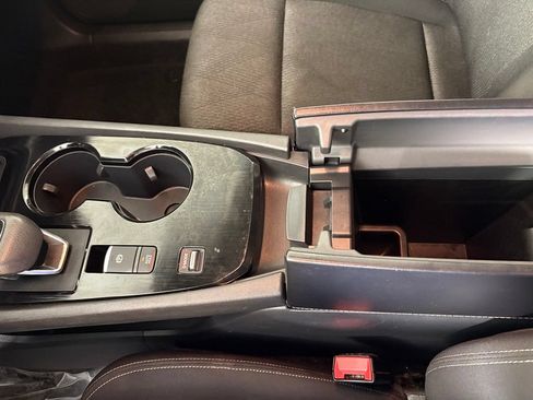 Used 2024 Nissan Rogue SV FWD image 30