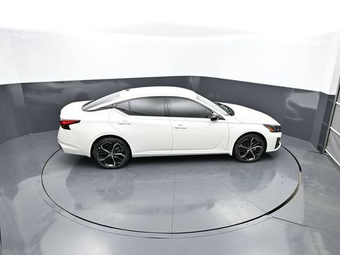 New 2026 Nissan Altima 2.5 SR AWD/4WD image 16