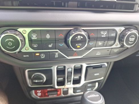 Used 2025 Jeep Gladiator Mojave w/ Steel Bumper Group AWD/4WD image 30