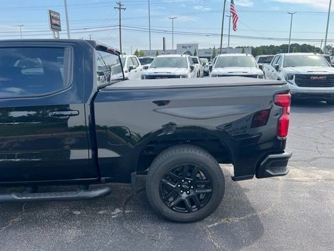 Used 2023 Chevrolet Silverado 1500 RST AWD/4WD image 8